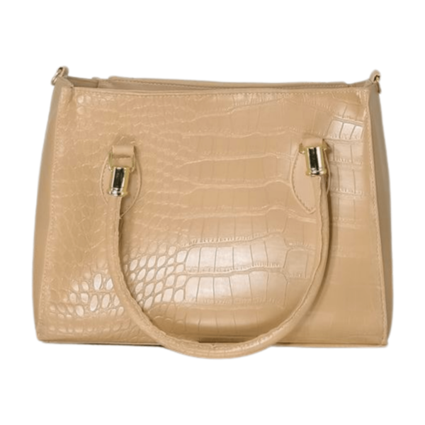 Bolsa de couro com textura de pele de jacaré na cor bege